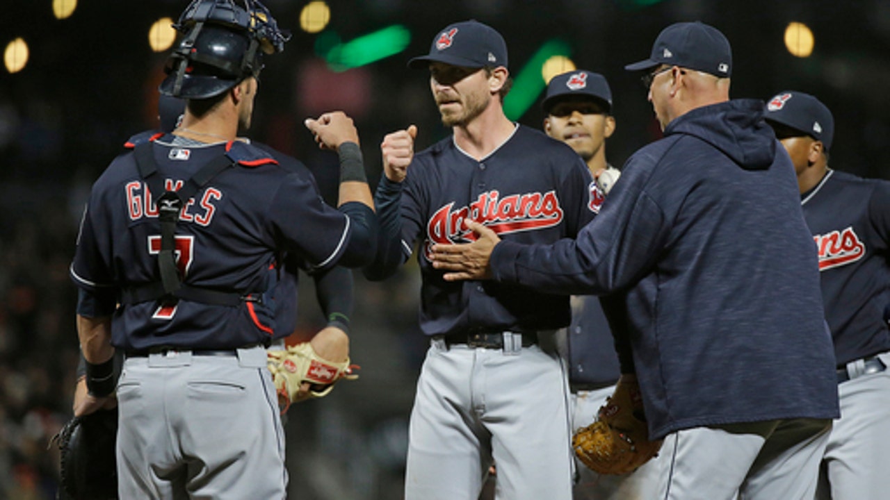 Josh Tomlin's solid outing lifts Indians past Giants 5-3 (Jul 17, 2017)